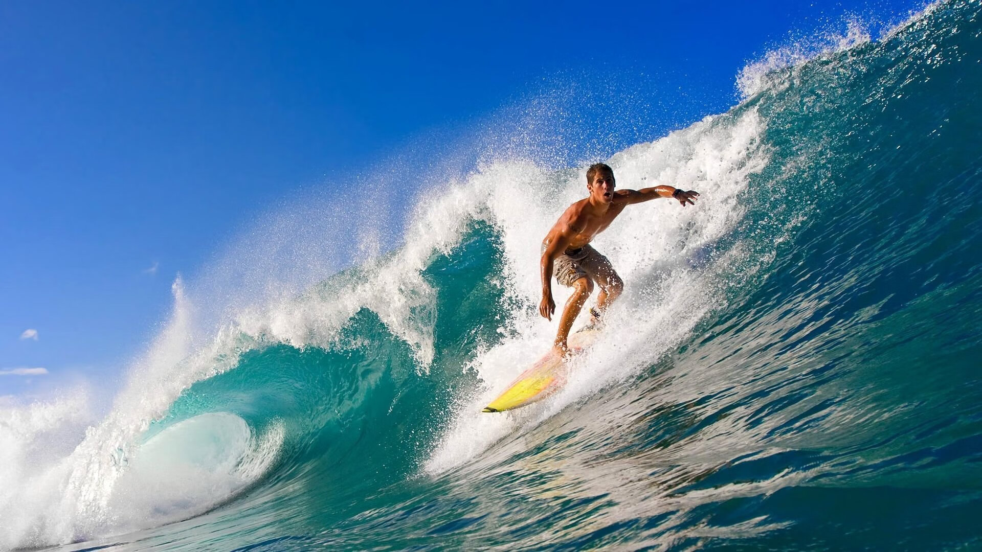 【犯规解析】比赛中那些令人尴尬的犯规瞬间集锦,犯规的规则