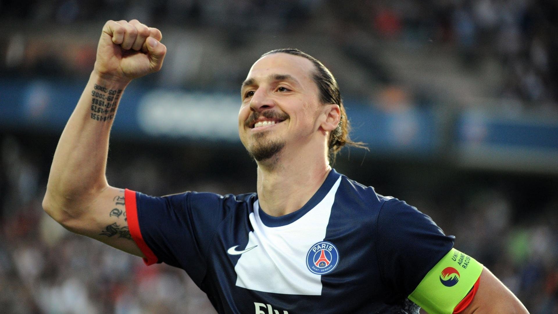 巴黎圣日尔曼豪掷千万引进德甲锋霸，巴黎圣日尔曼全队合照